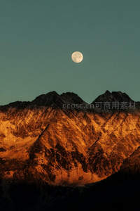月照金山，辉煌壮丽