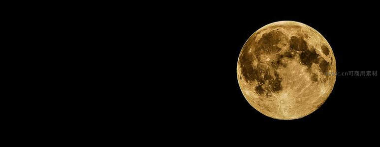 金黄满月独挂夜空，纹理清晰可见