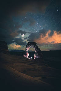 沙漠拱门下的璀璨星河