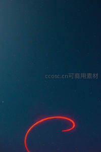 深邃夜空中的红色光轨轨迹