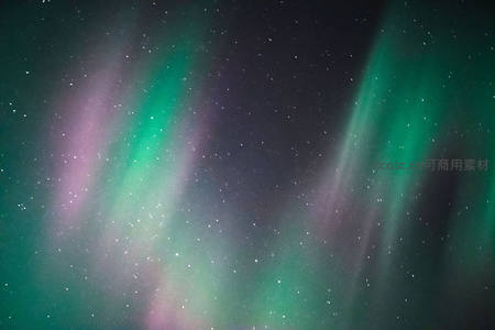 梦幻极光在星海中舞动流彩