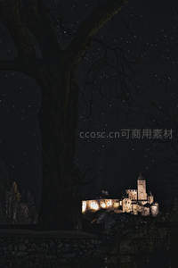 古堡在星光下的静谧守护