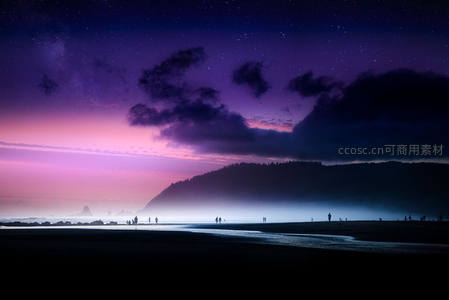 紫霞漫天，海岸线上的星河奇观