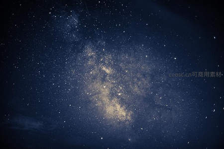 深邃夜空中的银河星云璀璨夺目