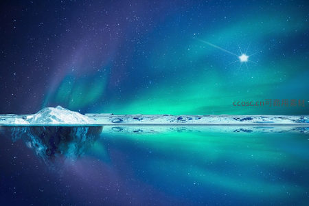 极光映照冰山倒影的奇幻夜空