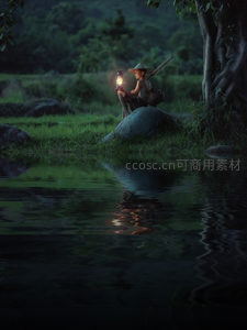 溪边少年提灯静坐树影倒映水中