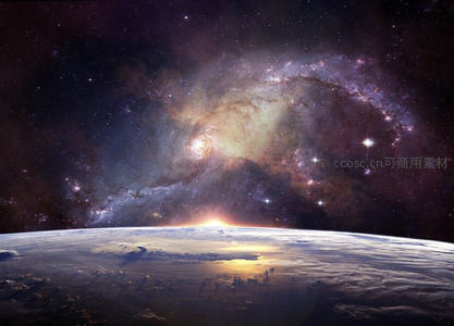 地球边缘仰望螺旋星系奇观