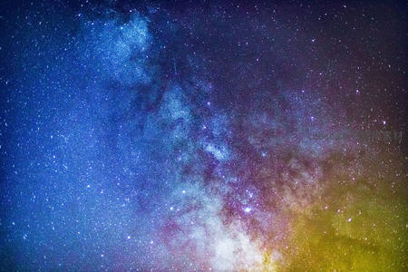 深邃宇宙中绚烂多彩的银河带