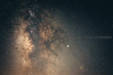 银河与亮星同框，宇宙的诗意构图