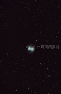 深空中的彩色行星状星云