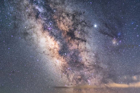 银河核心区域的星尘与光芒交织