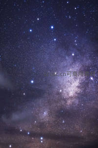 夏季大三角与银河拱桥的壮丽夜景