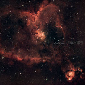 红色星云弥漫宇宙深处