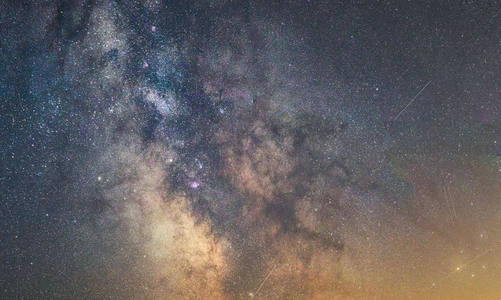 流星划过银河璀璨长河