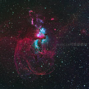 绚丽星云在深空绽放奇幻色彩