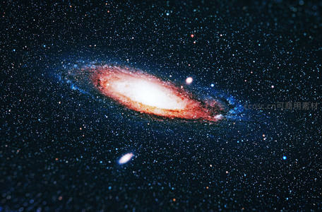 螺旋星系在宇宙深处闪耀光芒