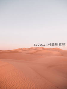 日落时分的柔美沙丘，天空粉紫渐变