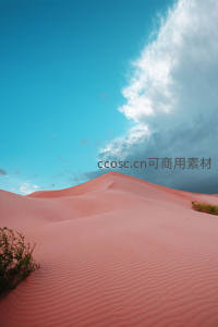 粉沙碧空，云影相随