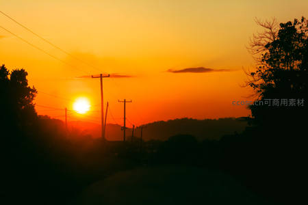 乡间小路迎夕照