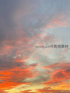 火烧云染透整片苍穹