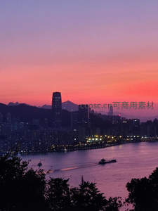 香港维港黄昏全景与山峦剪影