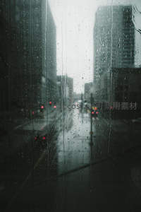 高楼雨幕，都市湿漉街景