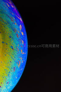 肥皂泡的彩虹色微观世界