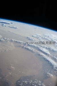 沙尘暴席卷大地的壮观天象