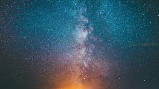 璀璨银河横跨浩瀚星空深处