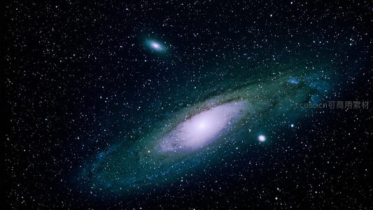 螺旋星系在深空中的优雅旋转