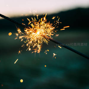 特写烟花棒火花四射光芒万丈