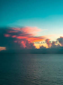 海天一色绚烂晚霞染红云层