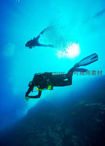 深海潜行，气泡升腾，探索蔚蓝秘境