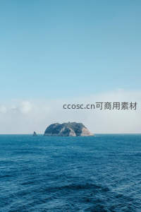 孤岛静卧于碧海蓝天之间