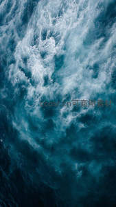 汹涌海浪俯视，力量之舞