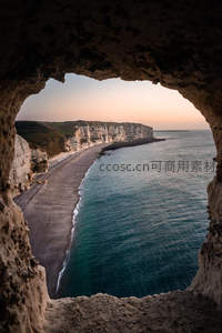 洞穴框景，白崖海岸夕阳如画