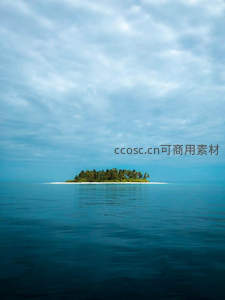 孤岛椰林静卧碧海蓝天间
