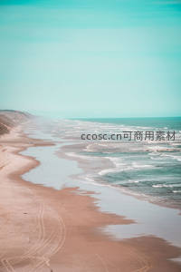 海岸线蜿蜒，海天一色宁静悠远