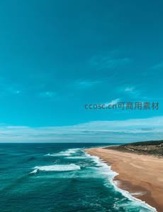 金色海岸浪涛涌，碧空如洗海天阔