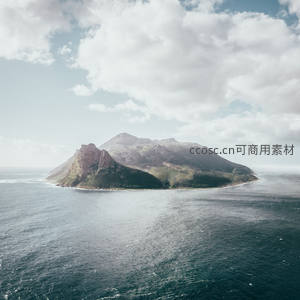 孤岛航拍：碧海蓝天间的壮丽山峦