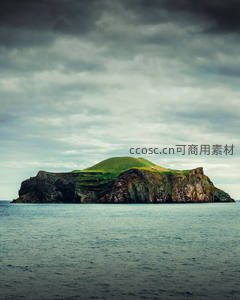 阴云下的孤岛：苍凉而神秘的海上绿洲