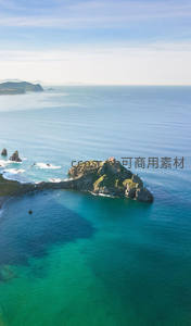 碧波万顷中屹立的灯塔半岛