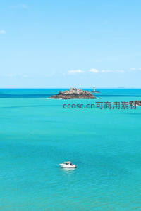 碧海孤礁上的灯塔，守护航行之路