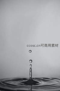 水滴坠落瞬间的完美凝固