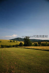 碧空如洗旷野无垠