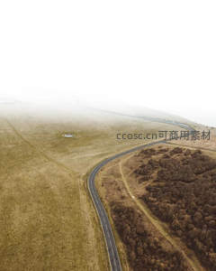 云雾缭绕的盘山公路，如仙境般梦幻