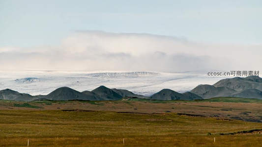 远眺冰川与火山地貌的壮丽景观