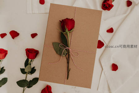 手作礼盒上的浪漫红玫瑰