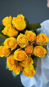 明亮黄玫瑰捧花特写