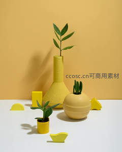 黄色系几何摆件与绿植组合静物